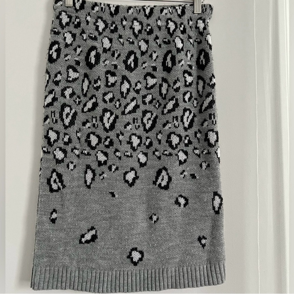 Express knit black, gray and white cheetah print sweater skirt